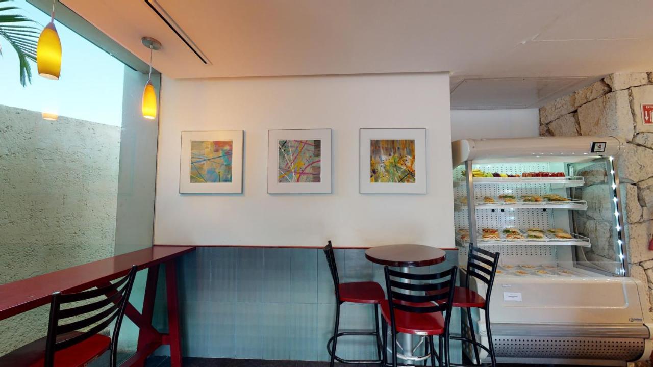 그랜드 파크 로얄 코수멜 - 올인클루시브 외부 사진 Interior of a Starbucks in Tokyo, Japan